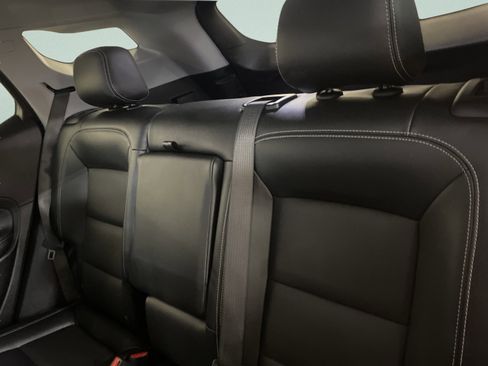 Used 2024 GMC Terrain SLT image 11