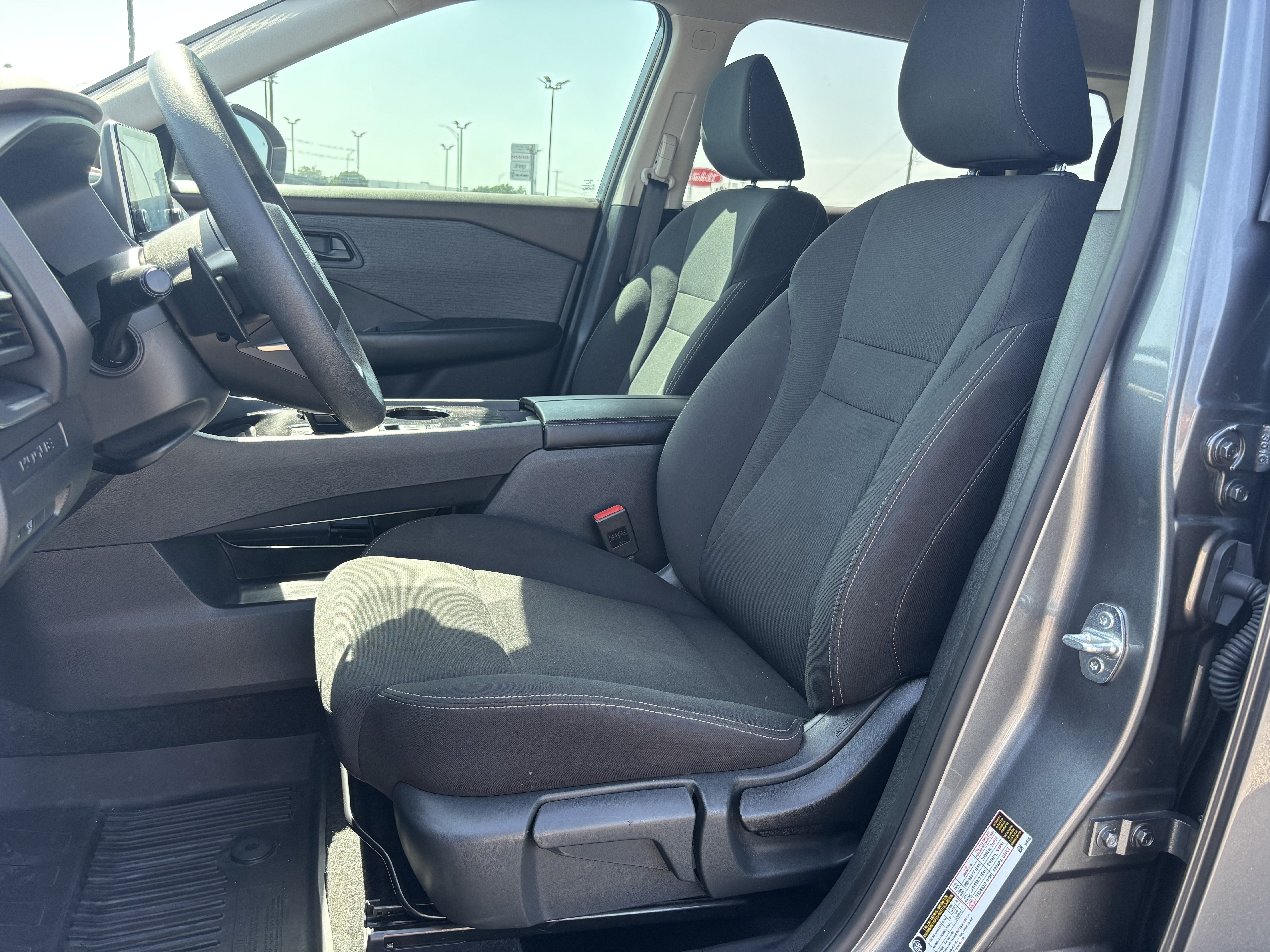Used 2023 Nissan Rogue S FWD image 10