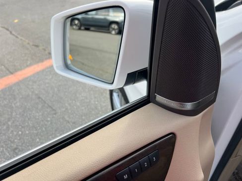 Used 2015 Mercedes-Benz ML 350 4MATIC w/ Premium 1 Package image 12