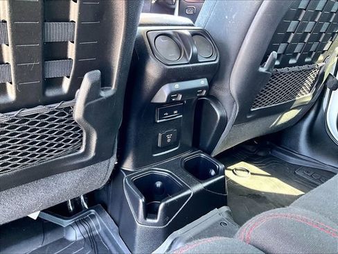 Used 2018 Jeep Wrangler Unlimited Rubicon w/ Dual Top Group AWD/4WD image 28