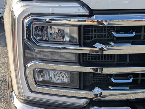 Used 2024 Ford F250 Lariat w/ Chrome Package image 9