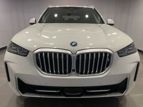 New 2026 BMW X5 xDrive50e w/ Climate Comfort Package image 2