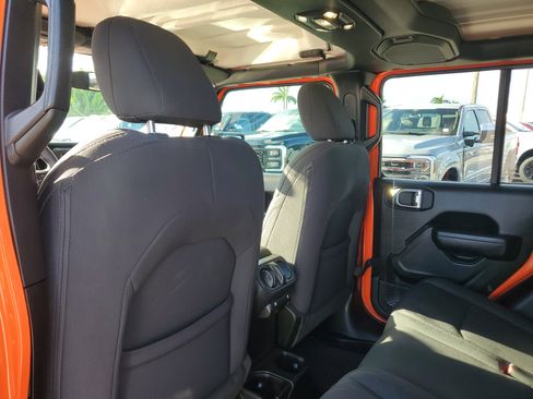 Used 2023 Jeep Gladiator Sport image 13