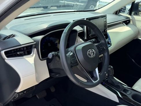Used 2022 Toyota Corolla Cross XLE w/ Convenience Package AWD/4WD image 12