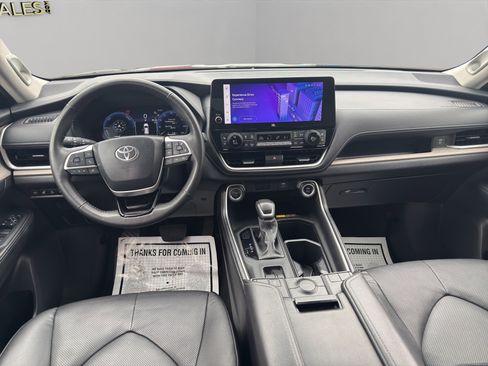 Used 2024 Toyota Grand Highlander Limited image 14