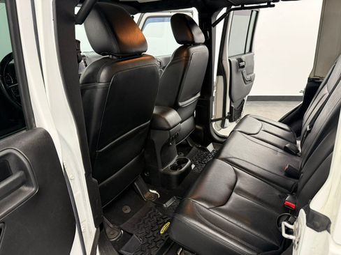 Used 2015 Jeep Wrangler Unlimited Sahara AWD/4WD image 40