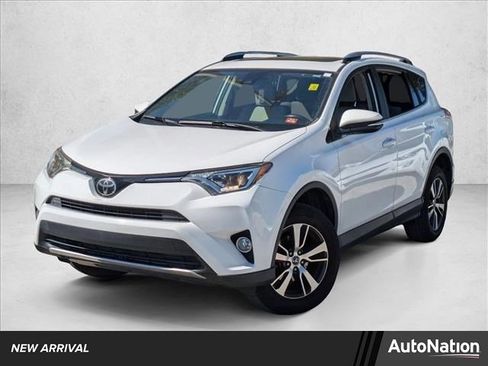 Used 2018 Toyota RAV4 XLE image 1