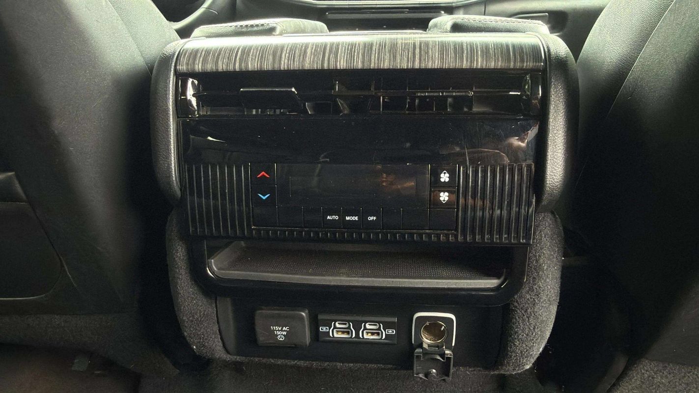 Used 2024 Jeep Wagoneer Series II w/ Flexible Seating Group AWD/4WD image 16