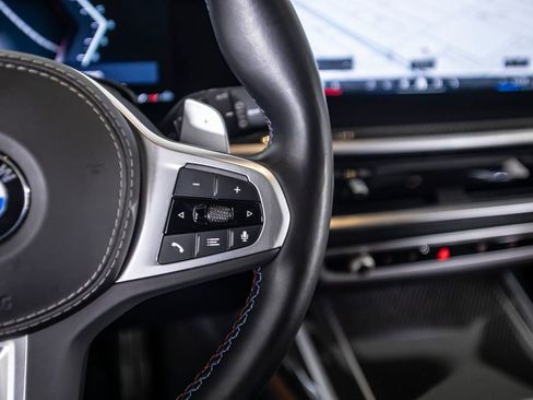 Used 2025 BMW X7 M60i image 41