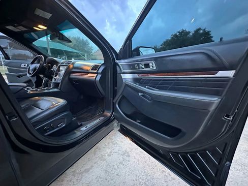 Used 2016 Ford Explorer Platinum image 25