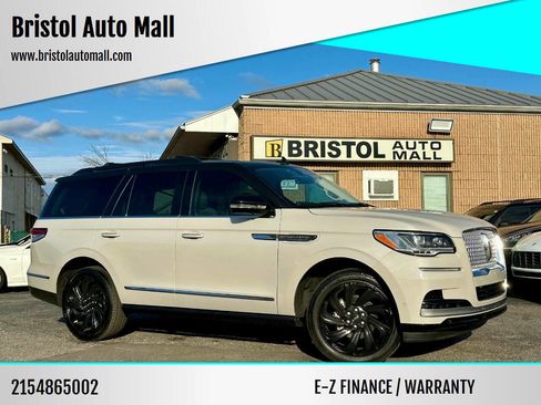 Used 2023 Lincoln Navigator Reserve image 1