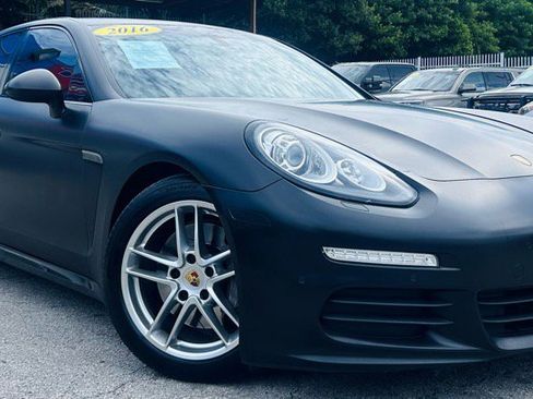 Used 2016 Porsche Panamera 4 image 7