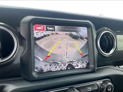 Used 2021 Jeep Wrangler Unlimited Sahara AWD/4WD image 15