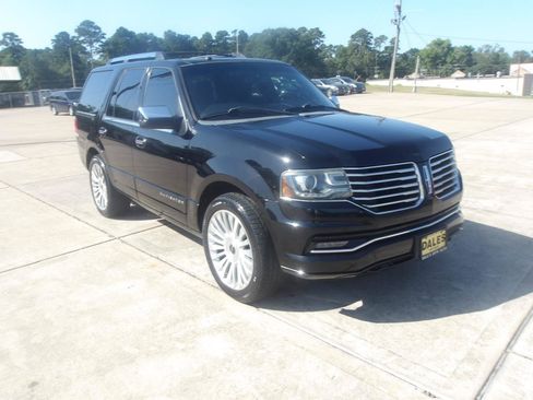 Used 2016 Lincoln Navigator Select RWD image 4