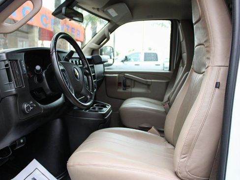 Used 2020 Chevrolet Express 3500 w/ Driver Convenience Package RWD image 16