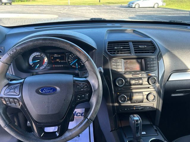 Used 2017 Ford Explorer XLT FWD image 10