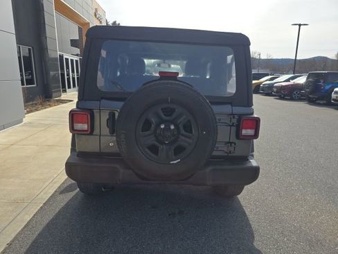 Used 2022 Jeep Wrangler Sport image 5