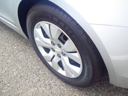 Used 2015 Chevrolet Cruze LS FWD image 31