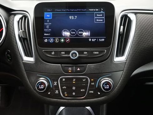 Used 2021 Chevrolet Malibu LT FWD image 26