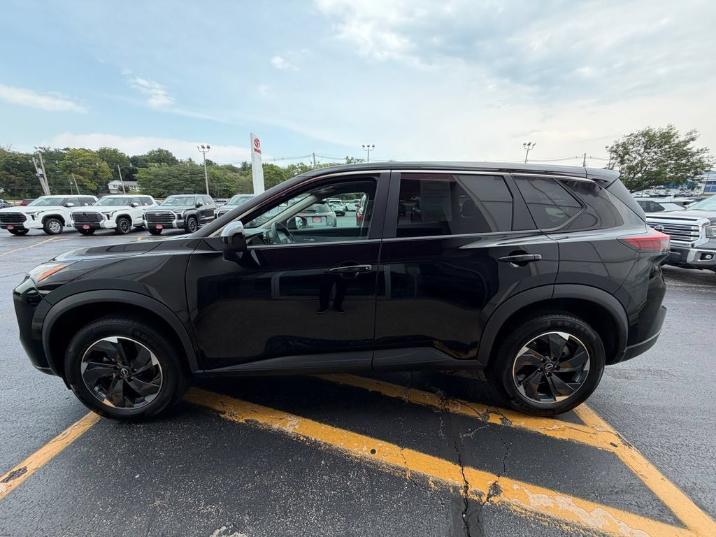 Used 2024 Nissan Rogue SV AWD/4WD image 9