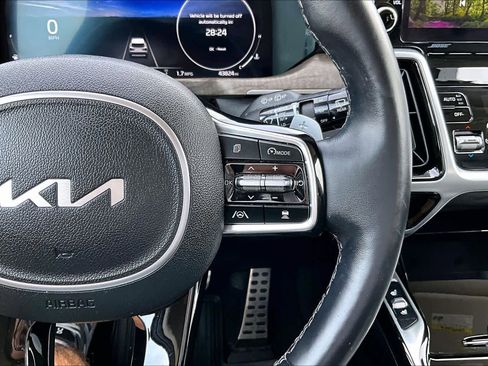 Used 2022 Kia Sorento SX Prestige image 25