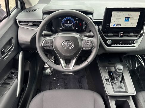 Used 2026 Toyota Corolla Cross LE FWD image 30
