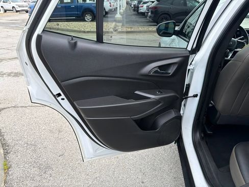 Used 2024 Chevrolet Trax ACTIV w/ Sunroof Package FWD image 17