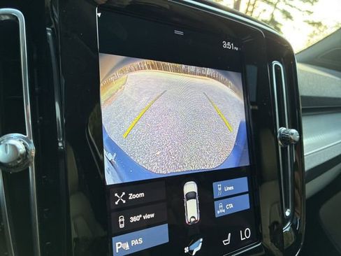 Used 2022 Volvo XC40 T5 Momentum w/ Premium Package image 31