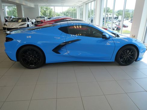 Used 2024 Chevrolet Corvette Stingray Preferred Cpe w/ Battery Protection Package RWD image 6