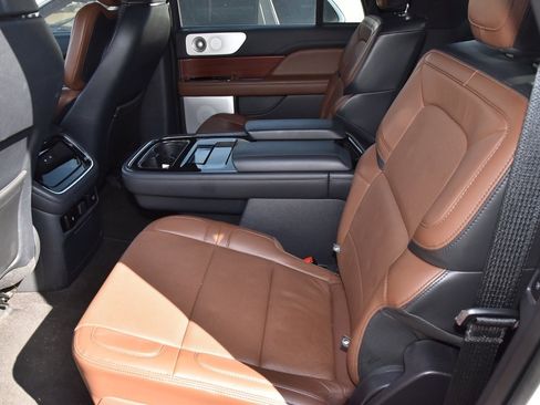 Used 2023 Lincoln Navigator L Reserve image 11