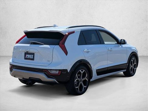 Used 2023 Kia Niro SX Touring FWD image 5