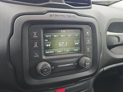 Used 2017 Jeep Renegade Latitude w/ Popular Equipment Group image 10