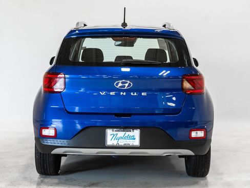 Used 2025 Hyundai Venue SEL FWD image 29