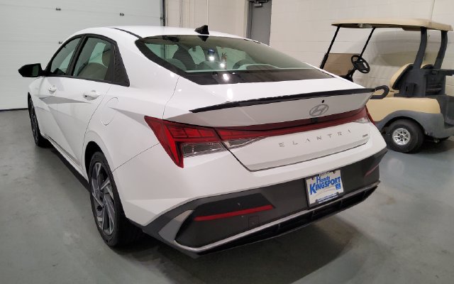 Used 2025 Hyundai Elantra SEL FWD image 7