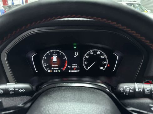 Used 2025 Honda Pilot TrailSport image 37