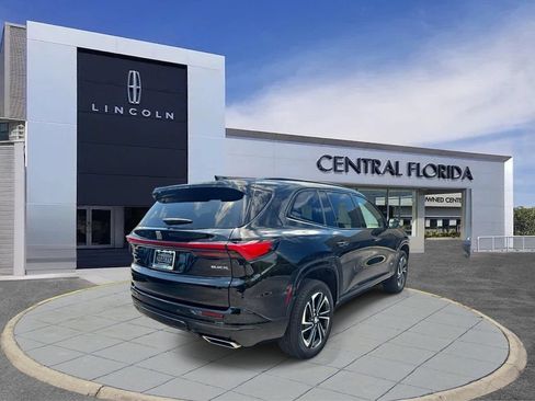 Used 2025 Buick Enclave Sport Touring w/ Power Package FWD image 3