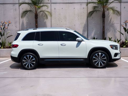 Used 2021 Mercedes-Benz GLB 250 w/ Premium Package image 9