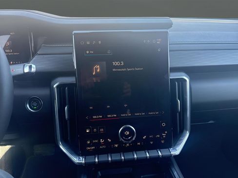 Used 2025 GMC Acadia Elevation image 24