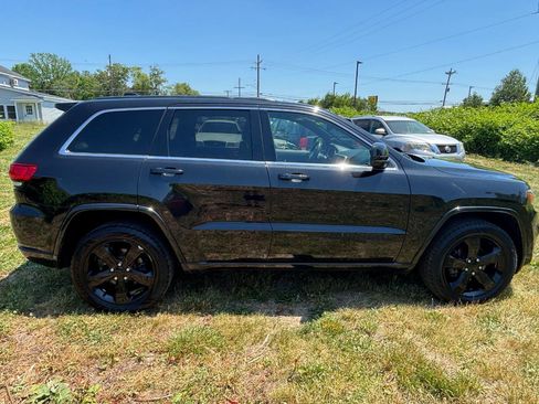 Used 2015 Jeep Grand Cherokee Altitude AWD/4WD image 4