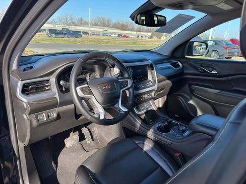 Used 2023 GMC Acadia SLT image 13