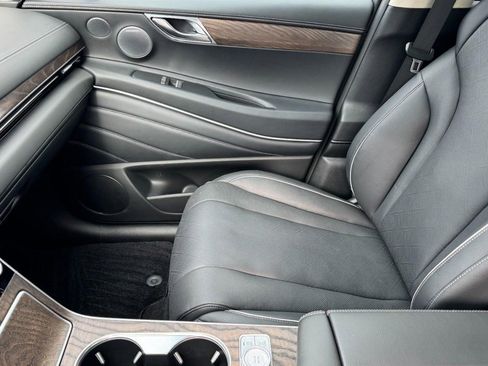 Certified 2025 Genesis GV80 2.5T Prestige image 15