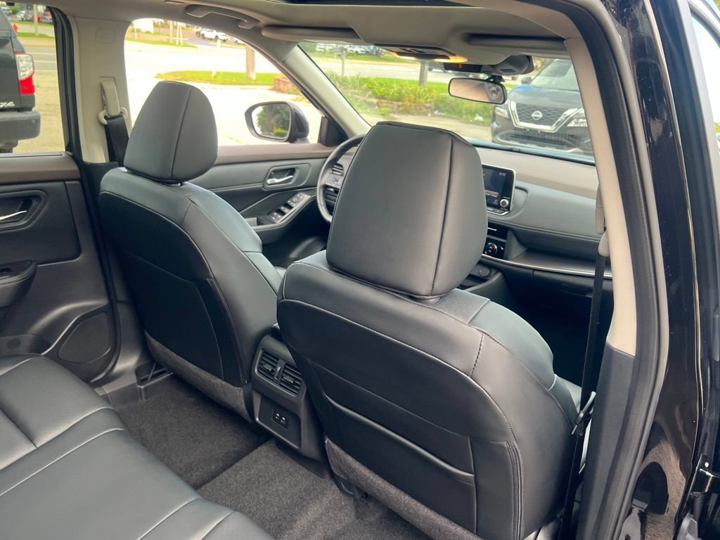 Certified 2023 Nissan Rogue SV w/ SV Premium B Package AWD/4WD image 16