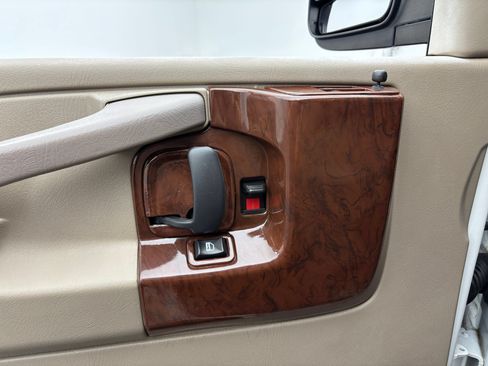 Used 2012 Chevrolet Express 1500 RWD image 16