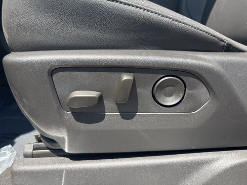 New 2025 GMC Sierra 3500 SLT w/ SLT Convenience Package image 12