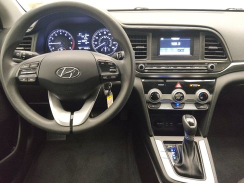 Used 2019 Hyundai Elantra SE w/ Cargo Package FWD image 26