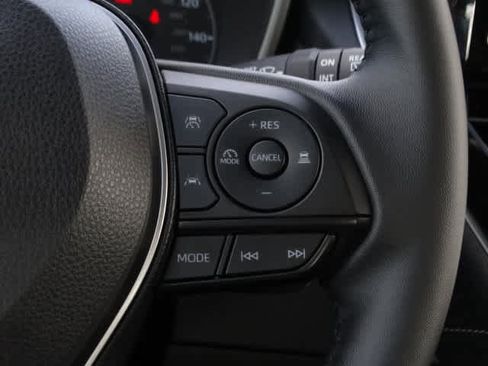 Used 2025 Toyota Corolla SE image 38