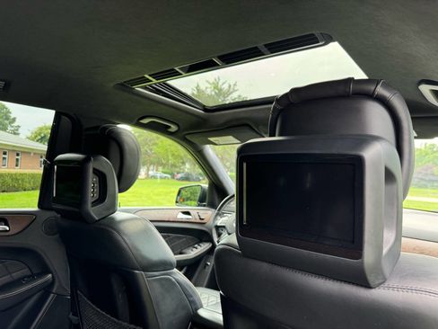 Used 2015 Mercedes-Benz GL 450 4MATIC image 33