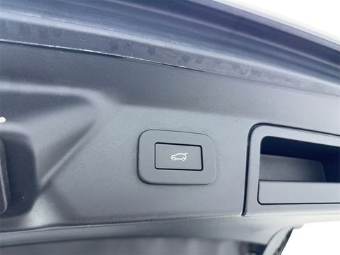 Used 2025 Land Rover Range Rover Velar Dynamic SE image 14