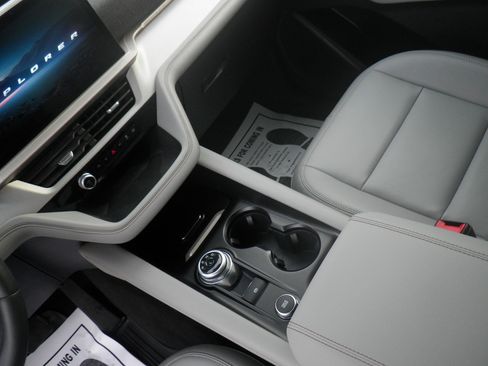 Certified 2025 Ford Explorer Active w/ Active Comfort Package image 21