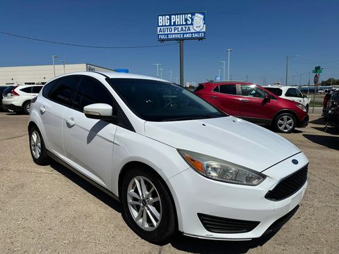 Used 2017 Ford Focus SE FWD image 1